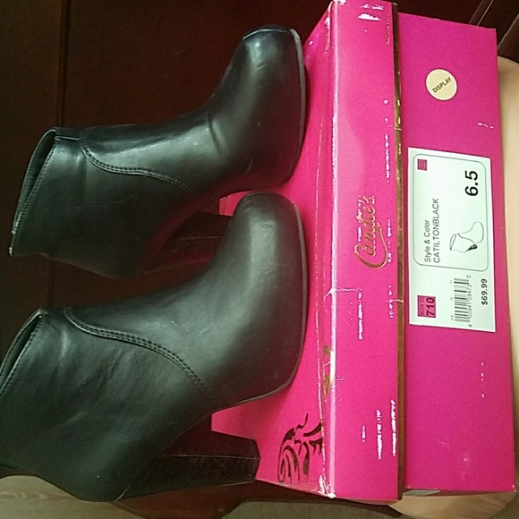 Black platform booties new in box - Picture 3 of 3